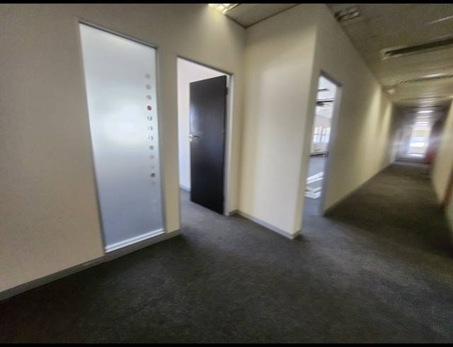 686M² OFFICE TO LET IN RANDJESPARK